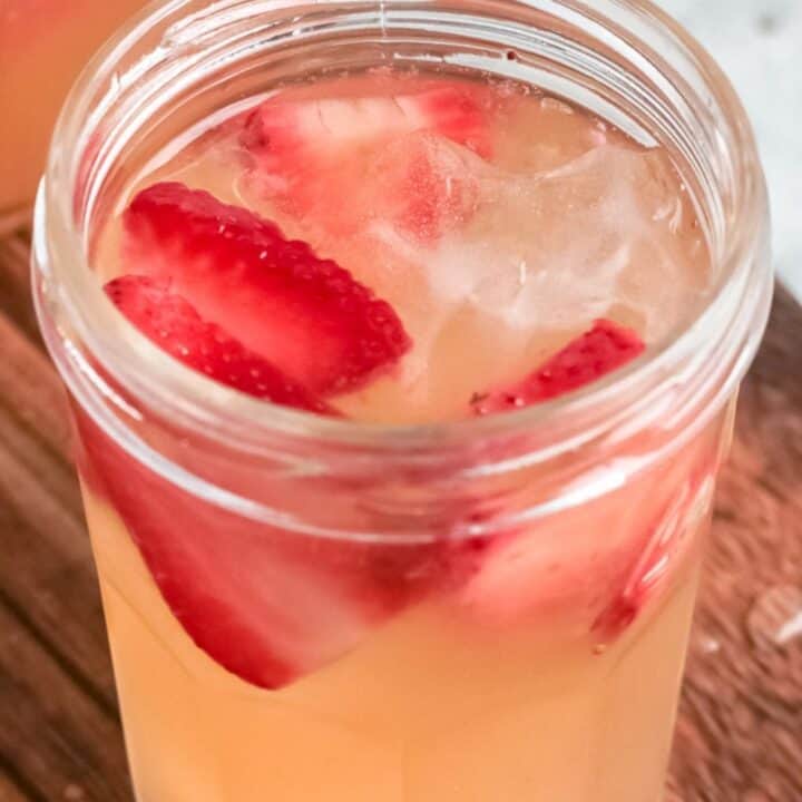 Easy Strawberry Lemonade With Seltzer