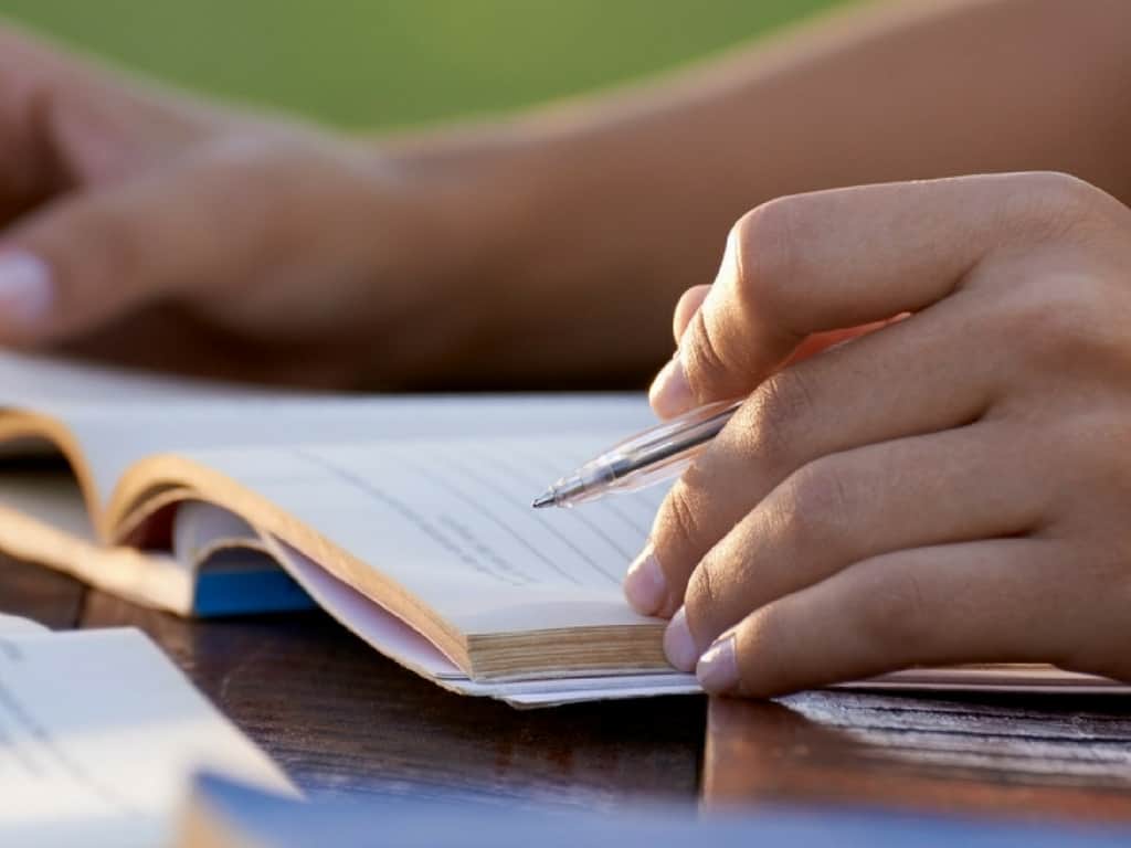 6 College Textbook Rentals To Help You Save Money * My Stay At Home