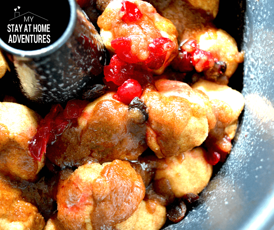 Delicious Cranberry Raisin Monkey Bread Recipe your family and friends will enjoy this holiday season. Learn how to make it this mouthwatering recipe!