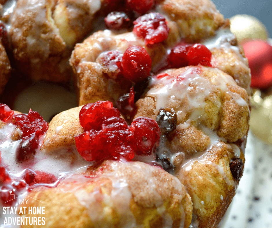 Delicious Cranberry Raisin Monkey Bread Recipe your family and friends will enjoy this holiday season. Learn how to make it this mouthwatering recipe!