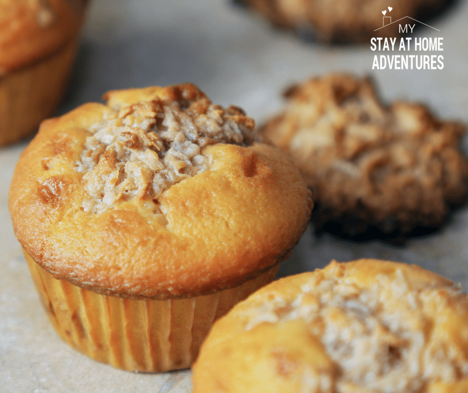 Calling all coconut macaroon lovers out there! What happens when you add hazelnut, coconut macaroons and cupcakes? Hazelnut Coconut Macaroon Cupcakes!