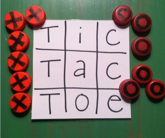 DIY Tic Tac Toe - Winter is here and this means kids will be spending more time inside depending on the weather. Here are 4 table games you can DIY on a wintery day.