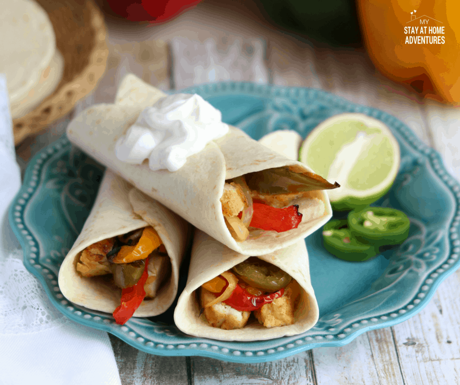 earn how to create the perfect tequila-lime chicken fajitas using the Sous Vide method anyone can make. Wow your family with this chicken fajitas today!