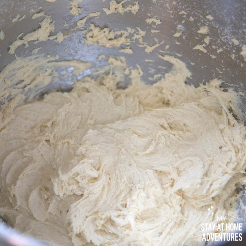 How to mix 2 ingredient banana bread.