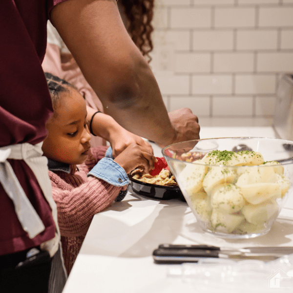 family getting ready for thanksgiving dinner