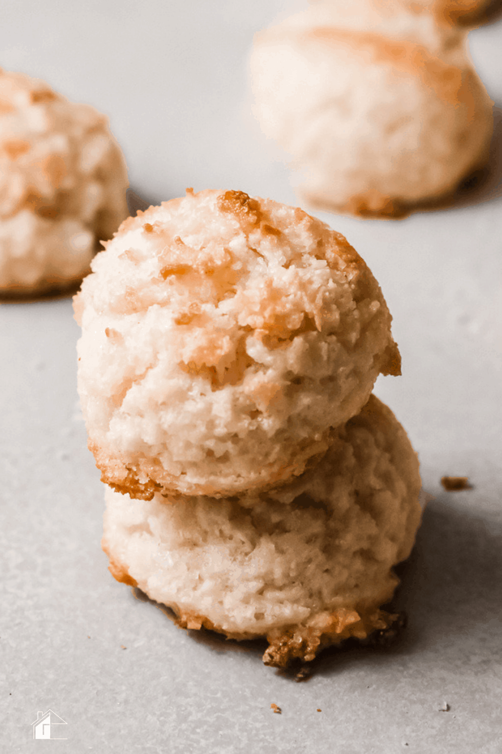 Simple yet so delicious, Besitos de Coco or Coconut Macaroons is a great treat to enjoy. Made with 3 ingredients and ready to eat in less than 20 minutes. #puertoricanfood #puertoricandessert #coconutmacaroons #dessert via @mystayathome