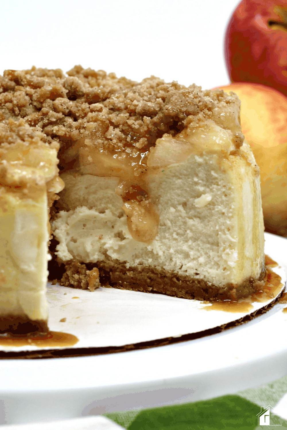 The best of both worlds, apple crumble and cheesecake made using an Instant Pot. Learn how to create this recipe in minutes. #instantpot #cheesecake #apple via @mystayathome