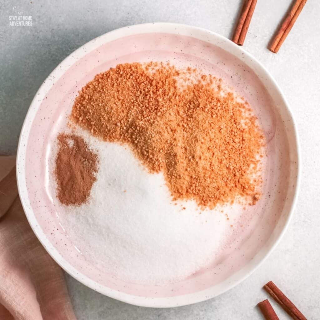 photo of sugar, brown sugar, and cinnamon in bowl