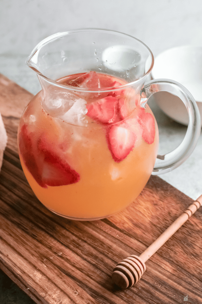 carbonated strawberry lemonade in a jar