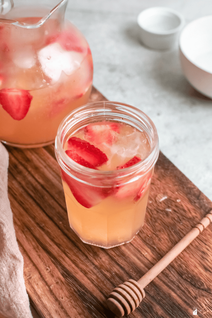 strawberry lemonade with seltzer
