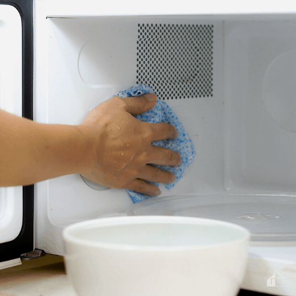 How to Clean a Microwave