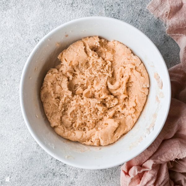 Gordita de Nata batter in a white bowl.