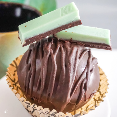 Mint Kit Kat Hot Cocoa Bomb Recipe