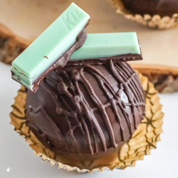 Mint Kit Kat Hot Cocoa Bomb Recipe