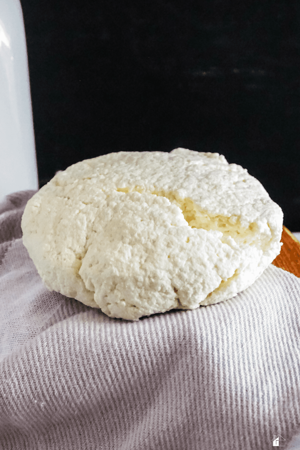 What is queso fresco? Read this article for a detailed explanation of what queso fresco is, plus instructions for making it yourself. via @mystayathome