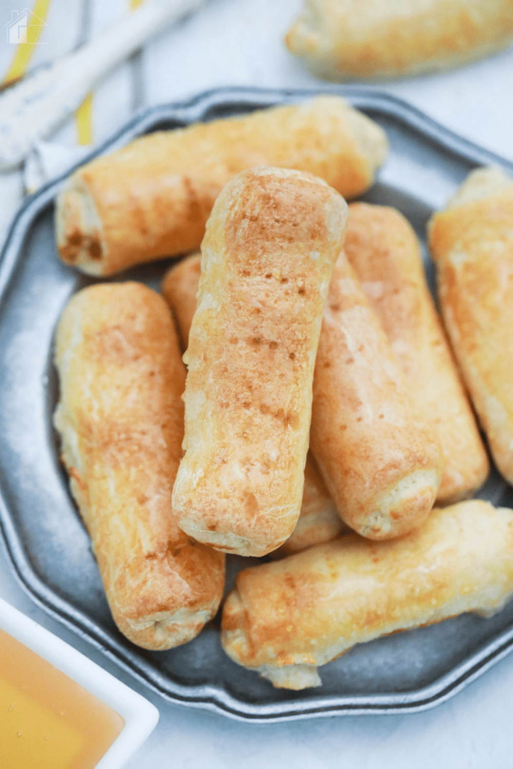 Looking for a delicious Puerto Rican dessert? These delicious quesitos are easy to make cheese pastries that are popular in Puerto Rico. via @mystayathome