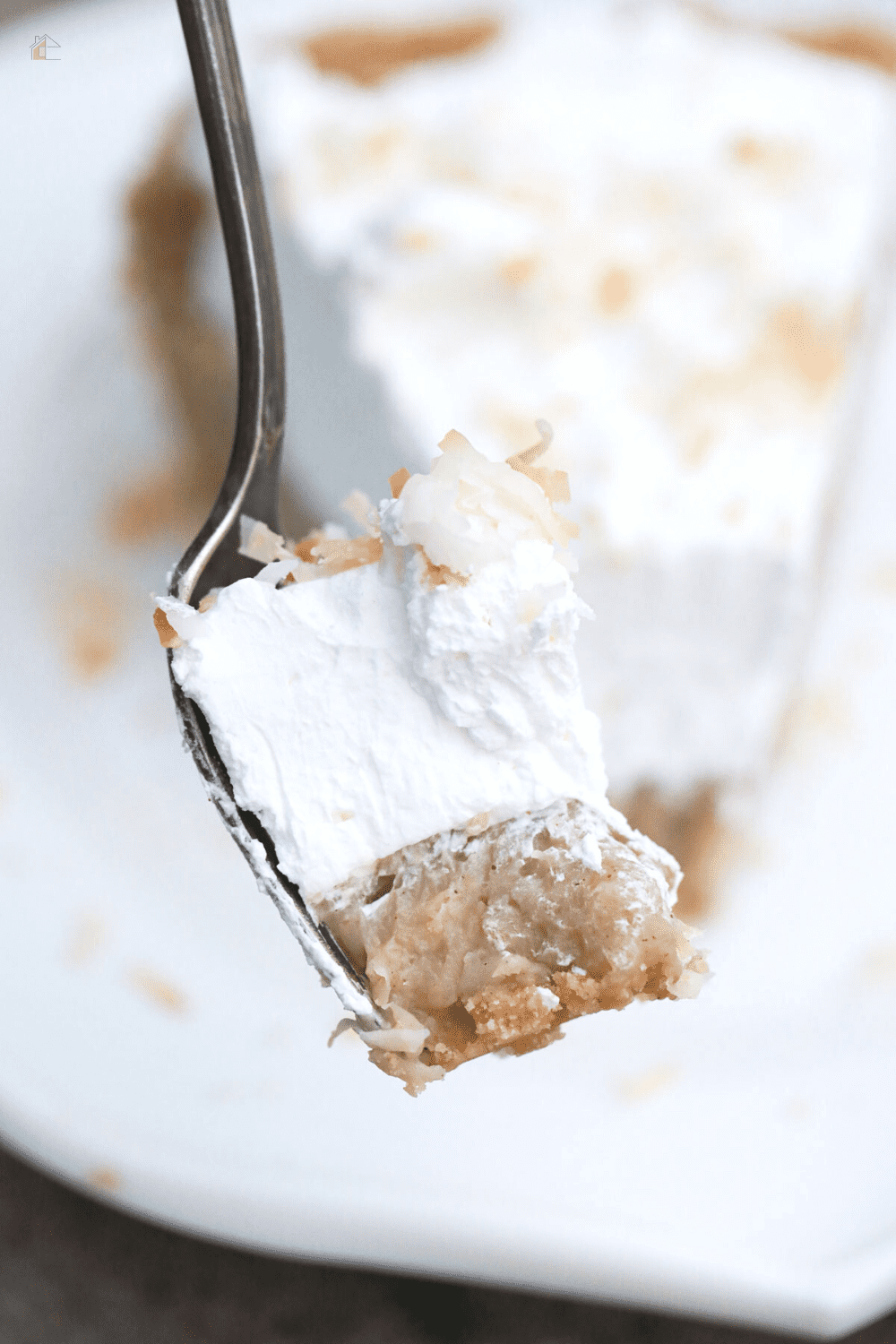 No baking is necessary with this holiday dessert recipe! This coconut rum cream pie is super easy and always a crowd-pleaser. Serve it to your family and friends, or save it for later. via @mystayathome