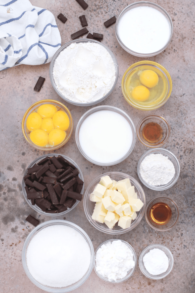 Ingrediens to make coquito cream pie.