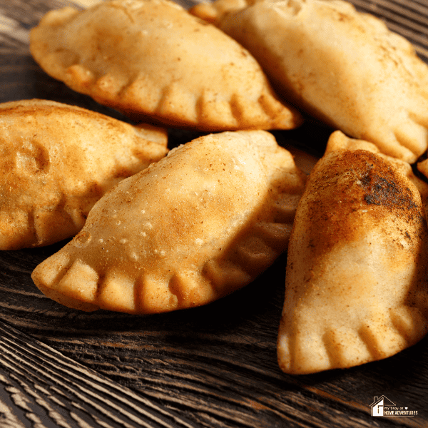 An image of empanada de pino.