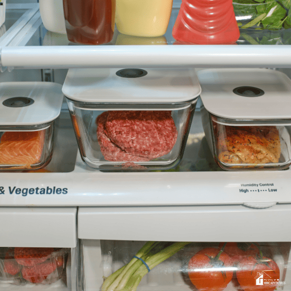 An image of airtight food containers.