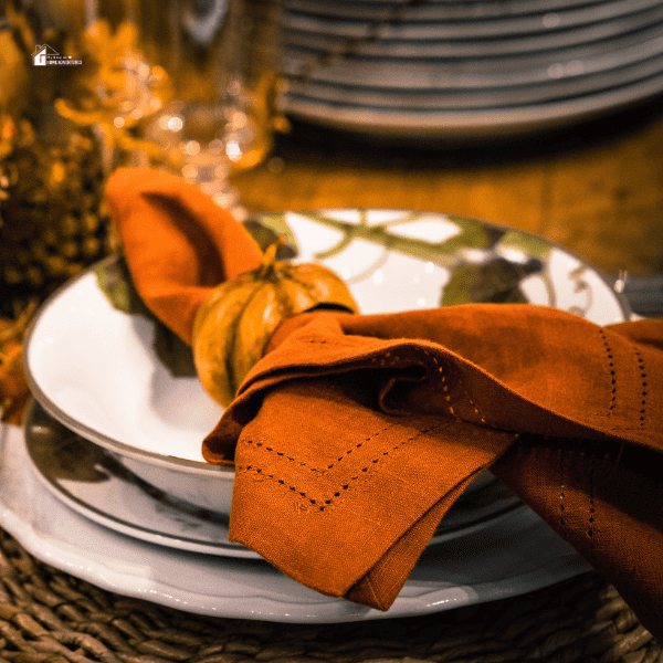 an image of Thanksgiving table decoration