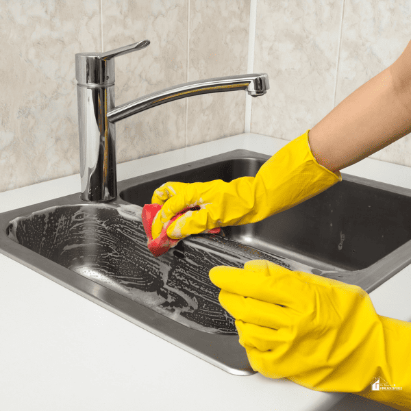 cleaning kitchen sink